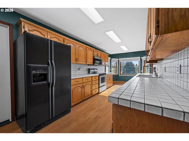 33887 CHURCH Rd, Warren, OR 97053