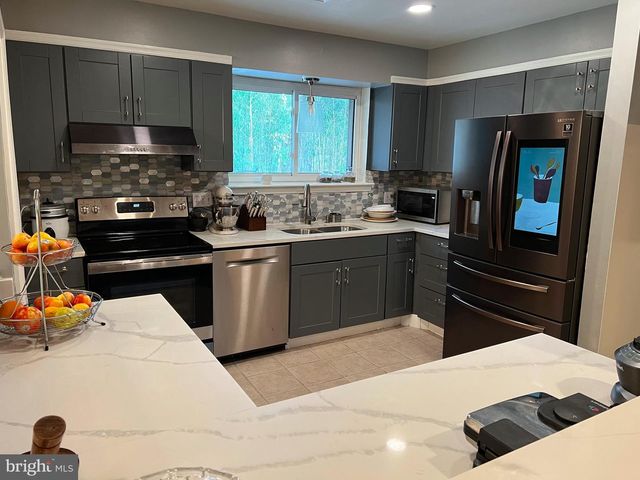 6305 TONE DR, Bethesda, MD 20817