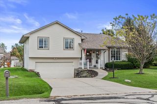10150 S Windsor DRIVE, Oak Creek, WI 53154