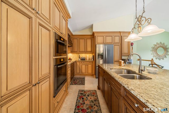 1020 Shepard Avenue, Hamden, CT 06514