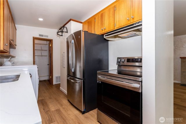 31610 7th Place S, Federal Way, WA 98003