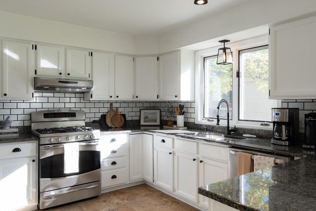 9541 W Ruby AVENUE, Wauwatosa, WI 53225