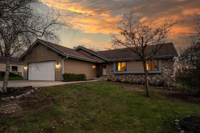 9541 W Ruby AVENUE, Wauwatosa, WI 53225
