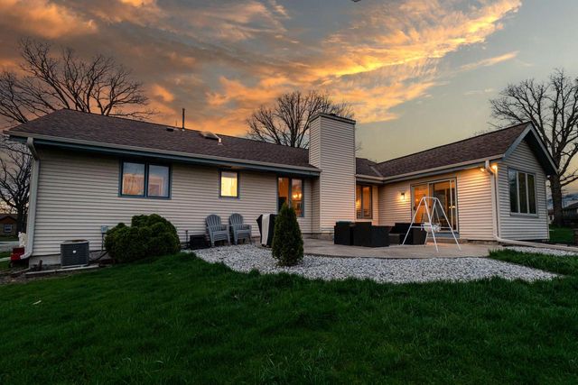 9541 W Ruby AVENUE, Wauwatosa, WI 53225
