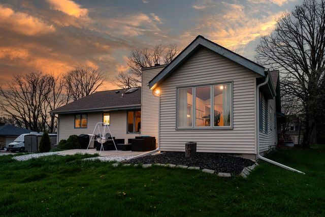 9541 W Ruby AVENUE, Wauwatosa, WI 53225