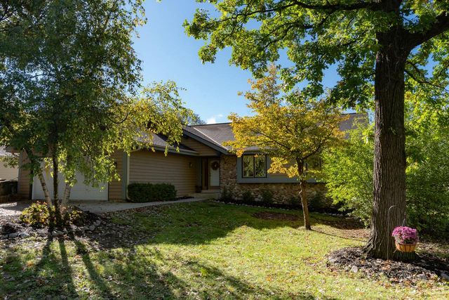 9541 W Ruby AVENUE, Wauwatosa, WI 53225