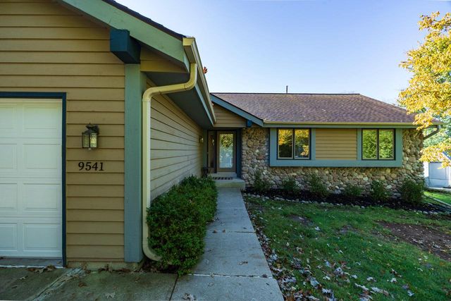 9541 W Ruby AVENUE, Wauwatosa, WI 53225