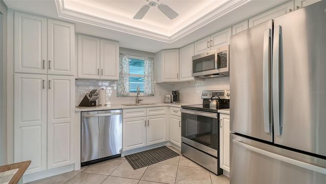 2657 RIVERBLUFF PARKWAY V122, Sarasota, FL 34231