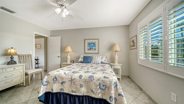 2657 RIVERBLUFF PARKWAY V122, Sarasota, FL 34231