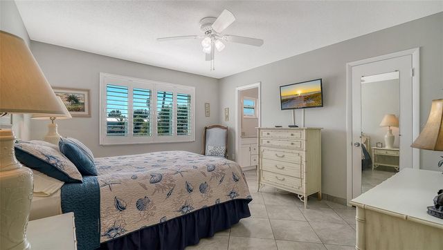 2657 RIVERBLUFF PARKWAY V122, Sarasota, FL 34231