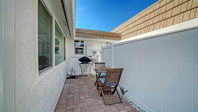 2657 RIVERBLUFF PARKWAY V122, Sarasota, FL 34231