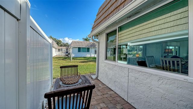 2657 RIVERBLUFF PARKWAY V122, Sarasota, FL 34231