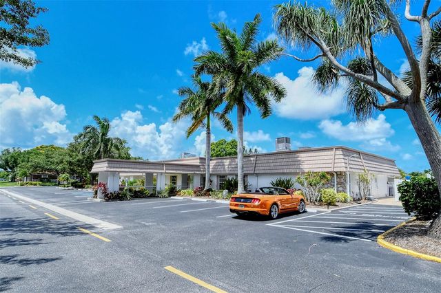 2657 RIVERBLUFF PARKWAY V122, Sarasota, FL 34231