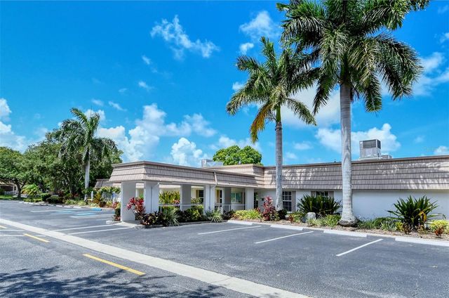 2657 RIVERBLUFF PARKWAY V122, Sarasota, FL 34231