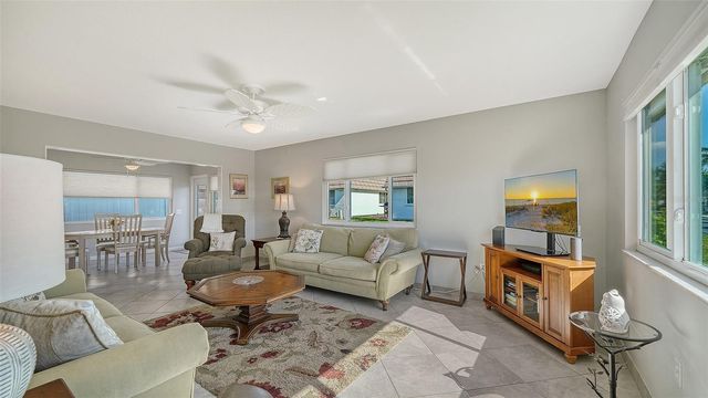 2657 RIVERBLUFF PARKWAY V122, Sarasota, FL 34231