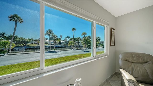 2657 RIVERBLUFF PARKWAY V122, Sarasota, FL 34231