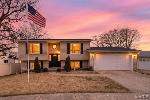 1973 Tealwood Cove Drive, Florissant, MO 63031