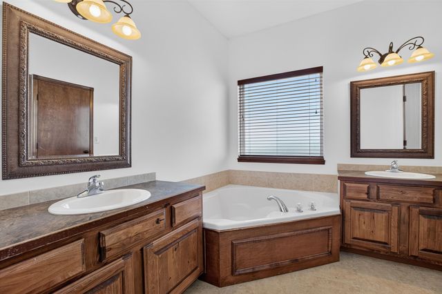 5216 N Colonial, Bel Aire, KS 67226