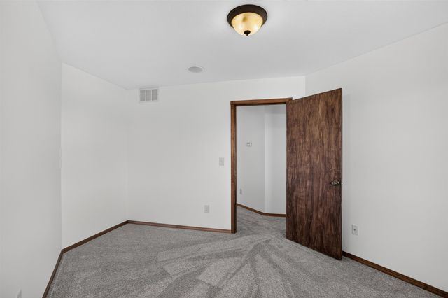 5216 N Colonial, Bel Aire, KS 67226