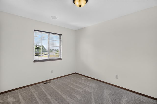 5216 N Colonial, Bel Aire, KS 67226