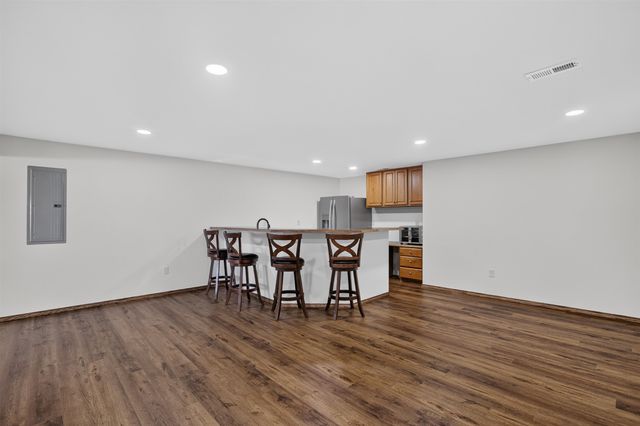 5216 N Colonial, Bel Aire, KS 67226
