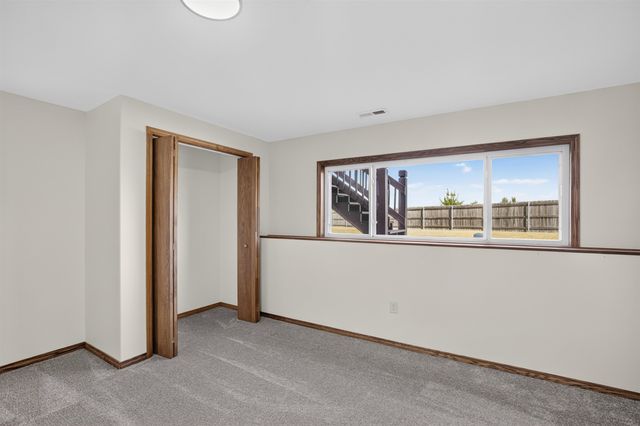 5216 N Colonial, Bel Aire, KS 67226