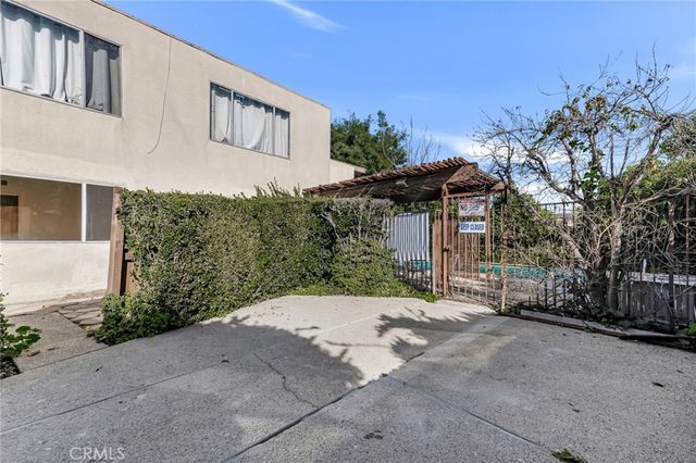 15542 Sherman Way 11, Van Nuys, CA 91406