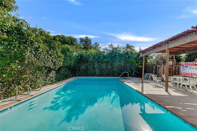 15542 Sherman Way 11, Van Nuys, CA 91406