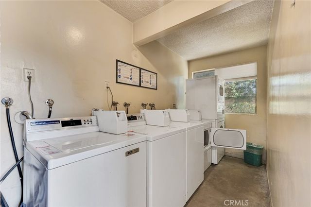 15542 Sherman Way 11, Van Nuys, CA 91406