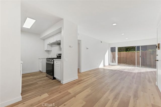 15542 Sherman Way 11, Van Nuys, CA 91406