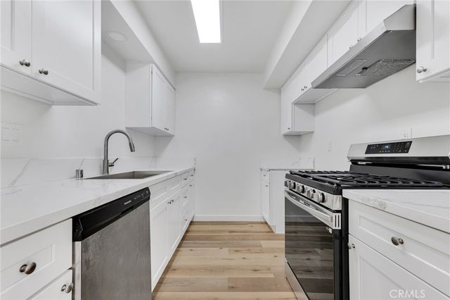 15542 Sherman Way 11, Van Nuys, CA 91406