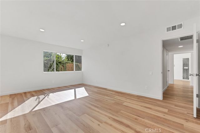 15542 Sherman Way 11, Van Nuys, CA 91406