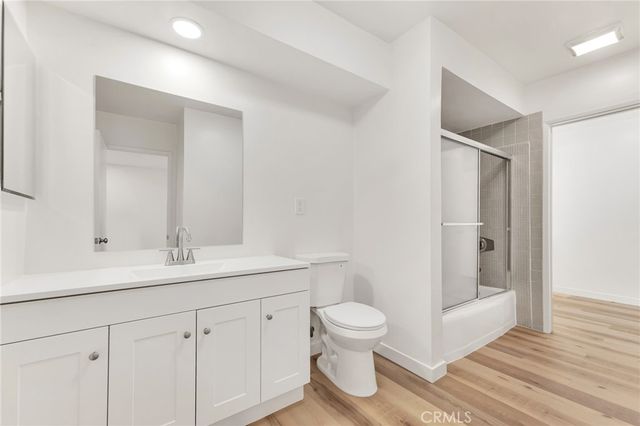 15542 Sherman Way 11, Van Nuys, CA 91406