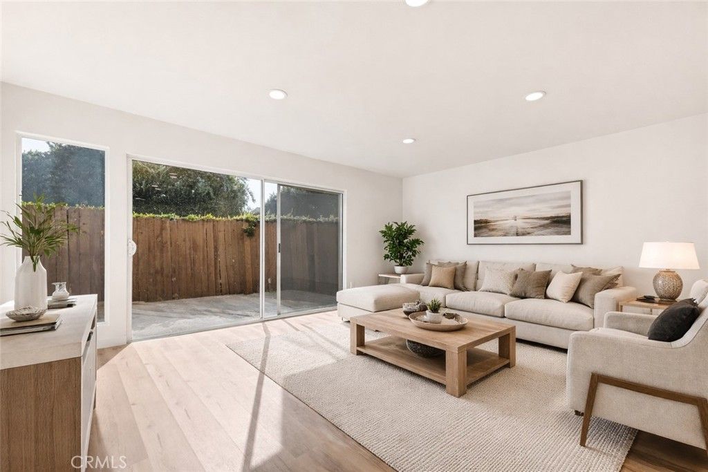 15542 Sherman Way 11, Van Nuys, CA 91406