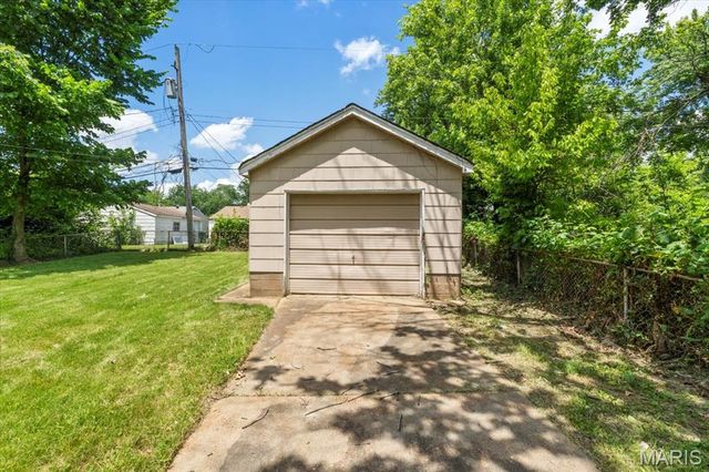 219 Presley Drive, St Louis, MO 63137