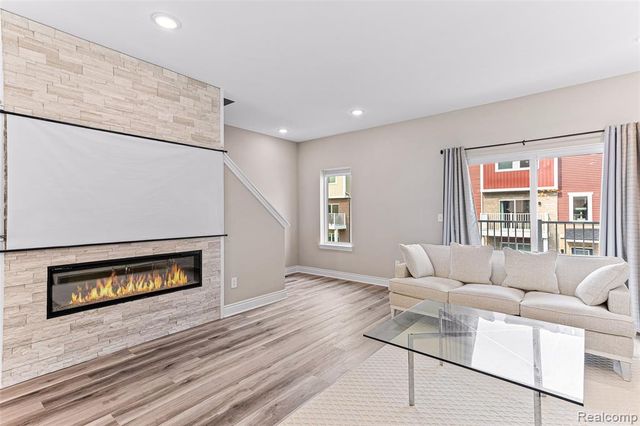 4837 Lismore Lane, Troy, MI 48085