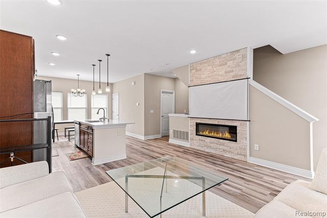4837 Lismore Lane, Troy, MI 48085