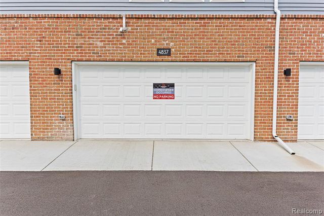 4837 Lismore Lane, Troy, MI 48085