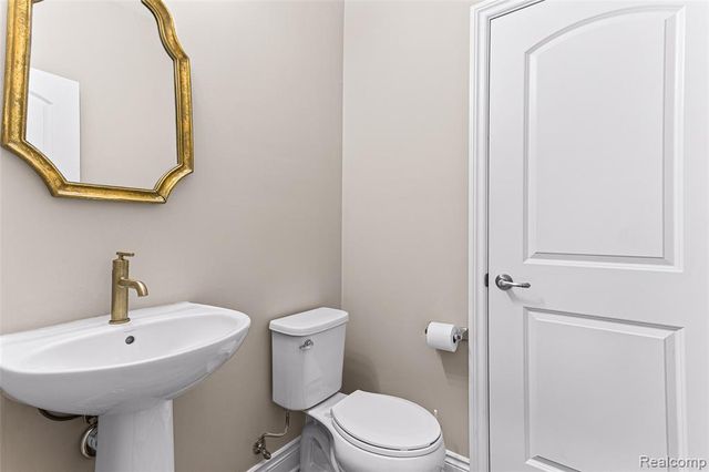 4837 Lismore Lane, Troy, MI 48085