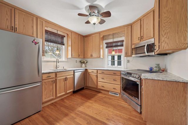 208 Oakland AVENUE, Waukesha, WI 53186