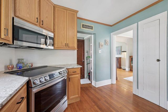208 Oakland AVENUE, Waukesha, WI 53186