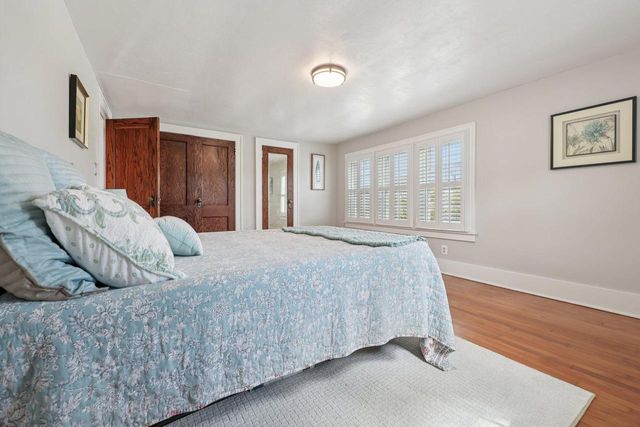 208 Oakland AVENUE, Waukesha, WI 53186