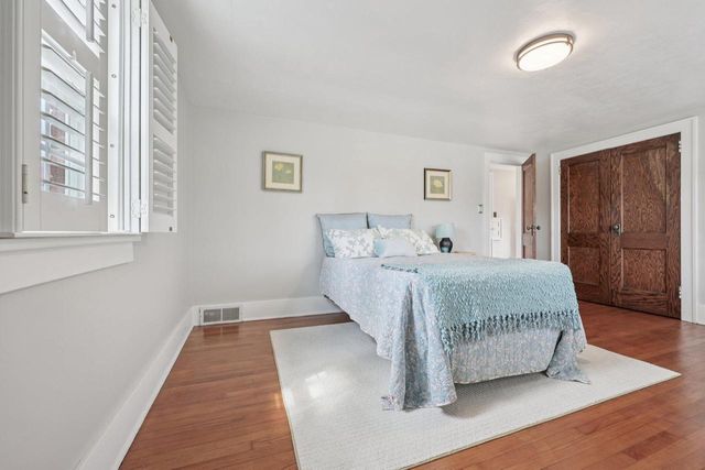 208 Oakland AVENUE, Waukesha, WI 53186