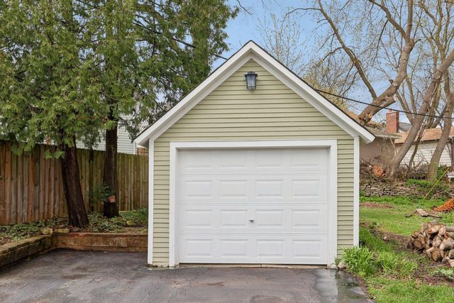 208 Oakland AVENUE, Waukesha, WI 53186