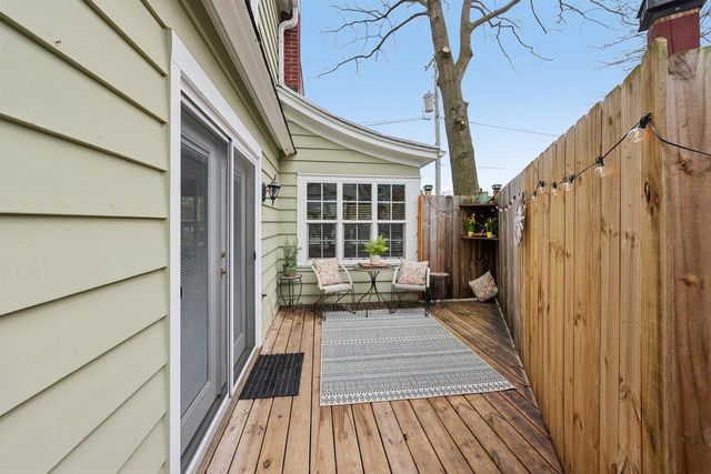 208 Oakland AVENUE, Waukesha, WI 53186