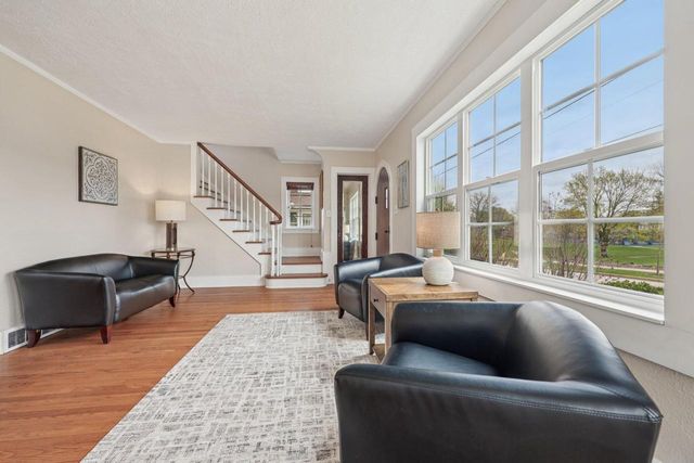208 Oakland AVENUE, Waukesha, WI 53186