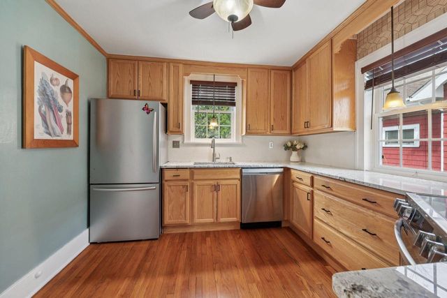 208 Oakland AVENUE, Waukesha, WI 53186