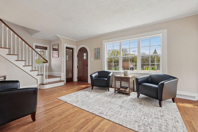 208 Oakland AVENUE, Waukesha, WI 53186