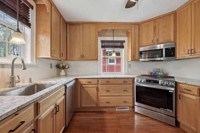 208 Oakland AVENUE, Waukesha, WI 53186