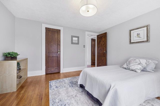 208 Oakland AVENUE, Waukesha, WI 53186